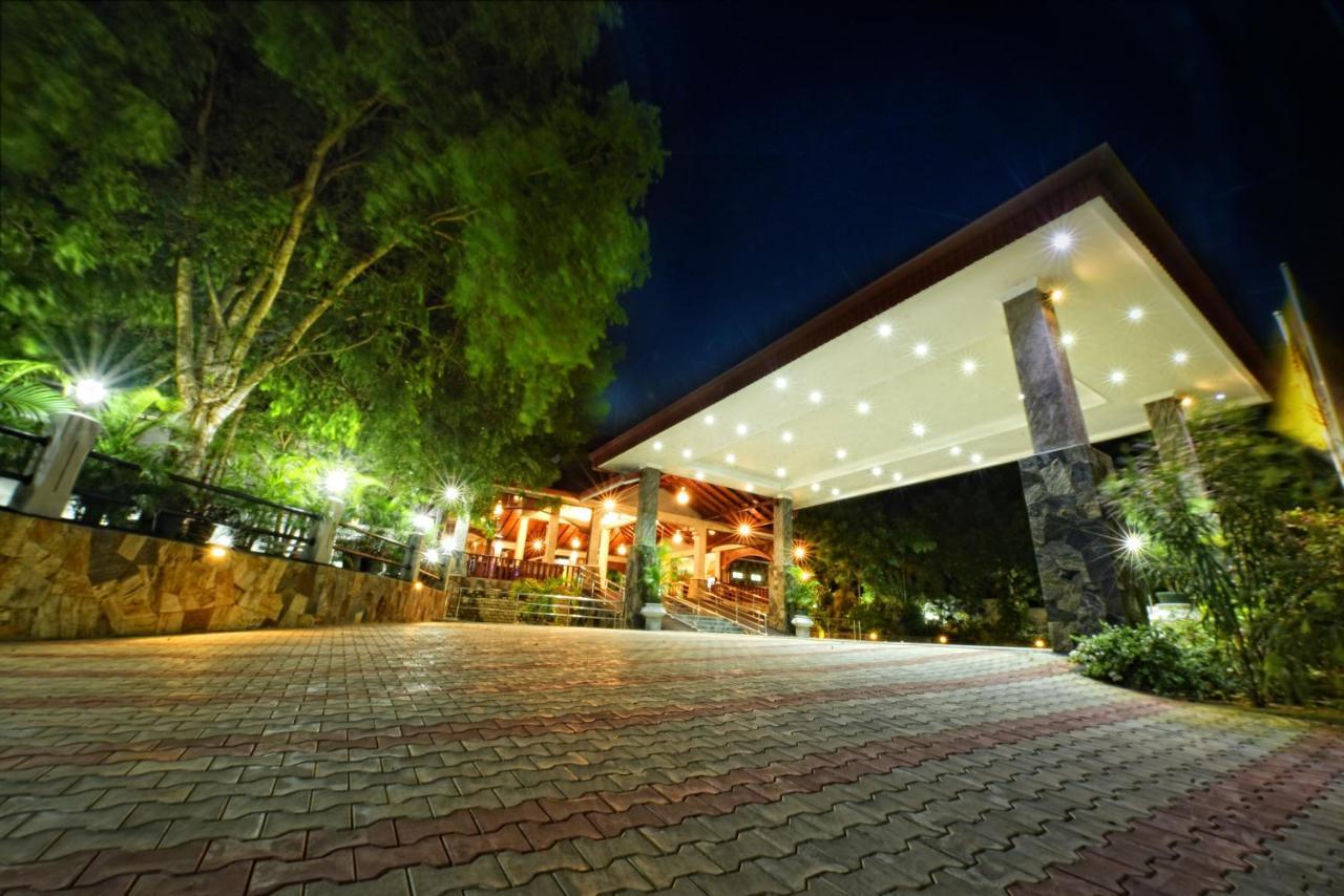 Centauria Wild Hotell Udawalawe Exteriör bild