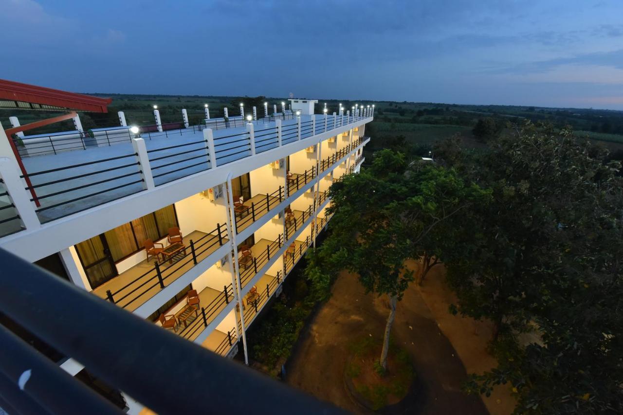 Centauria Wild Hotell Udawalawe Exteriör bild
