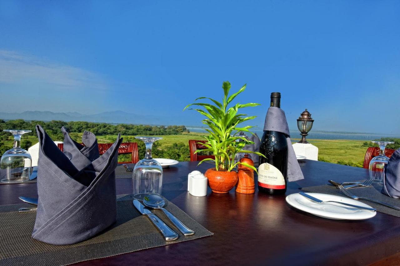 Centauria Wild Hotell Udawalawe Exteriör bild