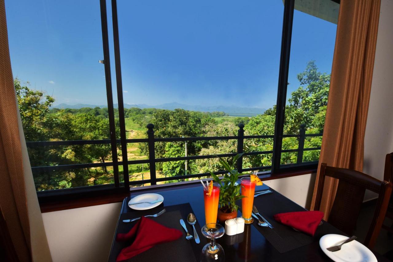 Centauria Wild Hotell Udawalawe Exteriör bild