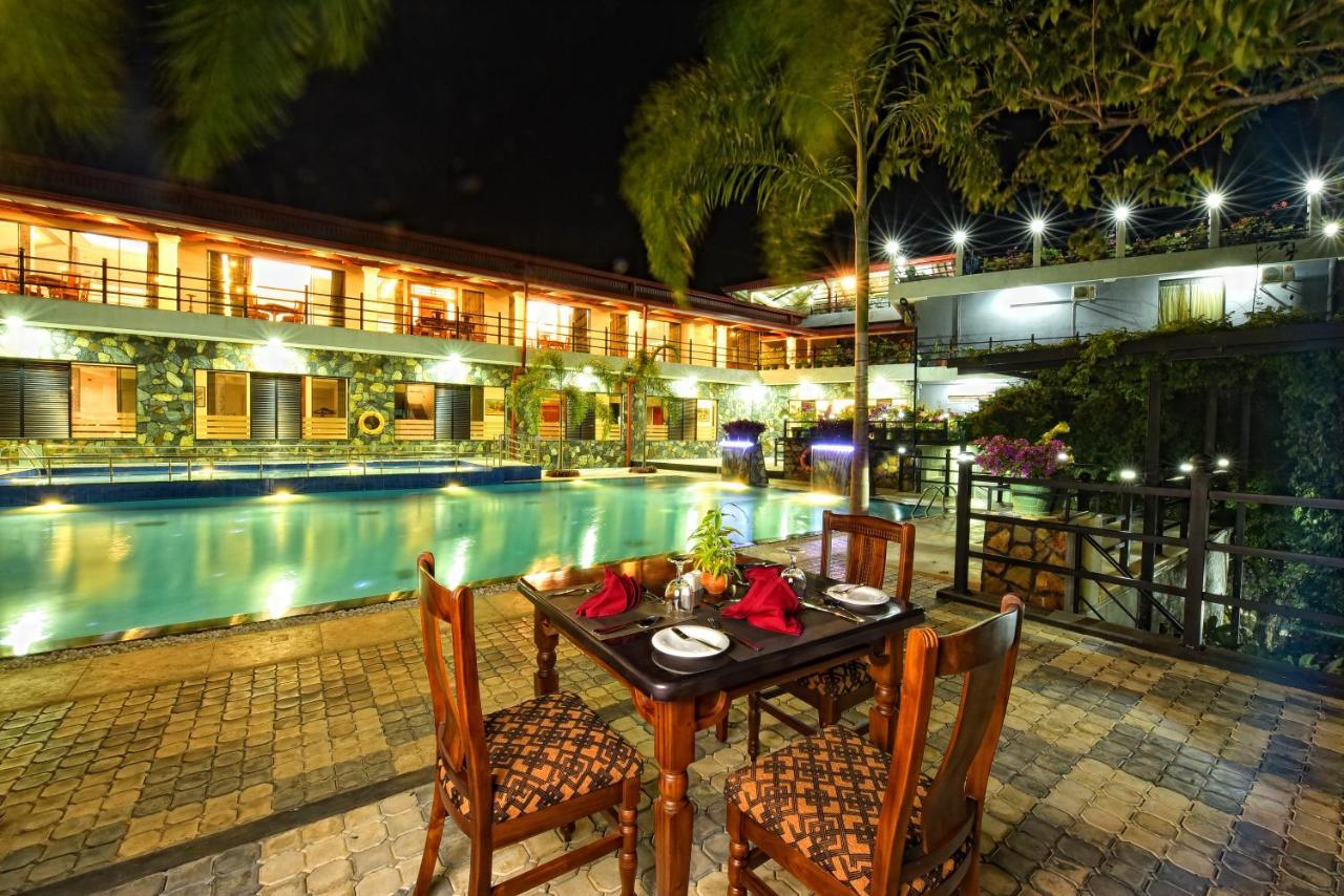 Centauria Wild Hotell Udawalawe Exteriör bild