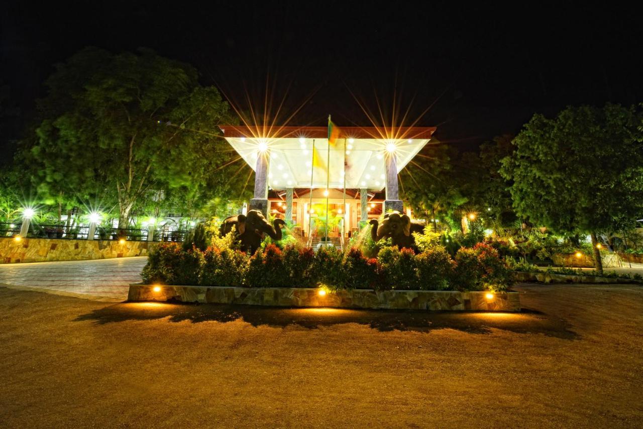 Centauria Wild Hotell Udawalawe Exteriör bild