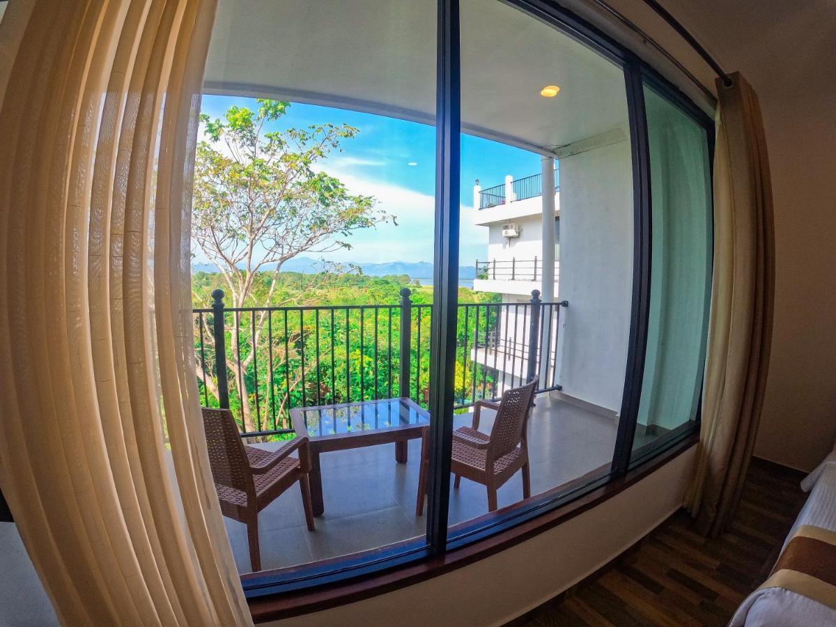 Centauria Wild Hotell Udawalawe Exteriör bild