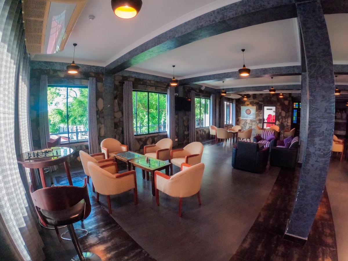 Centauria Wild Hotell Udawalawe Exteriör bild