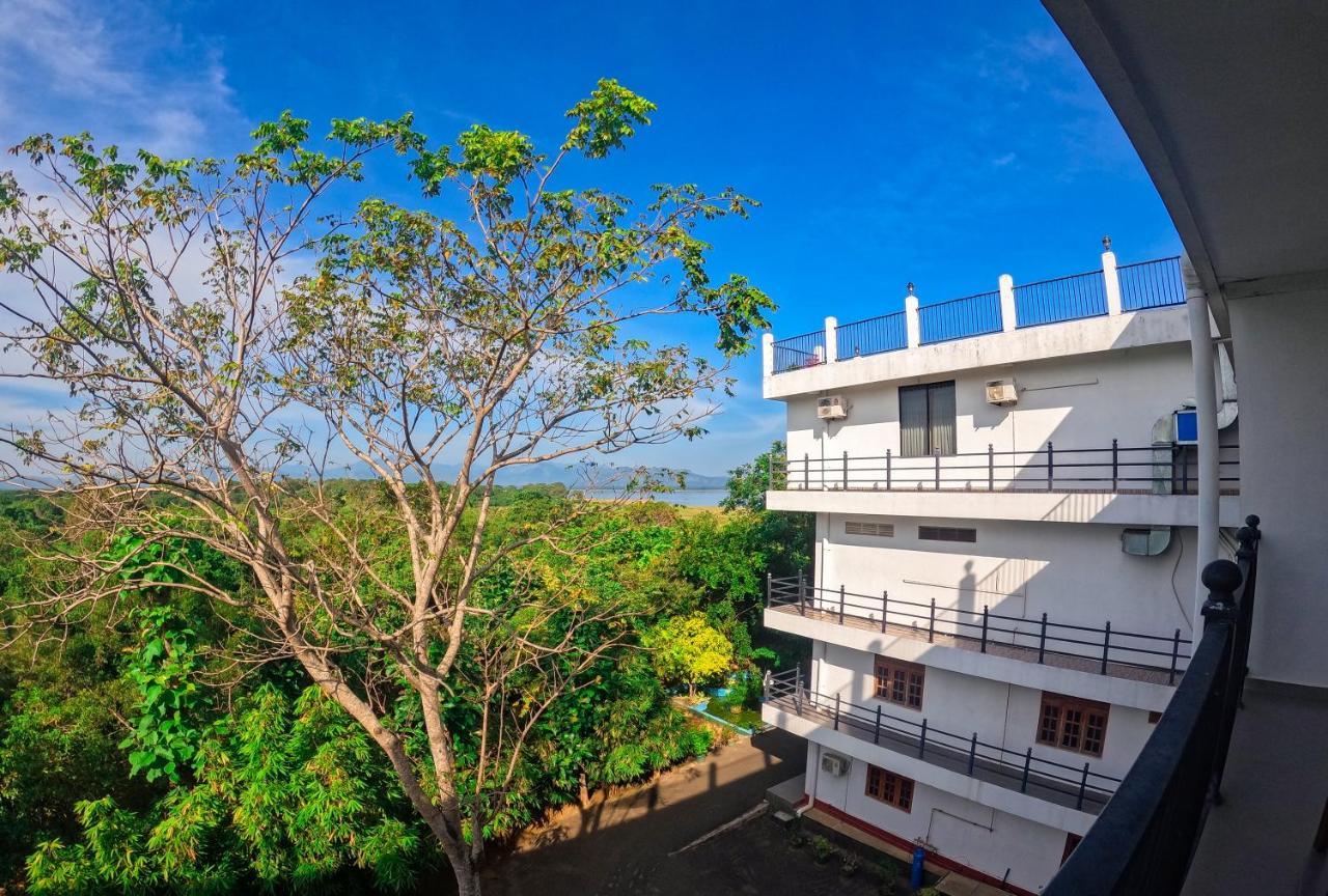 Centauria Wild Hotell Udawalawe Exteriör bild