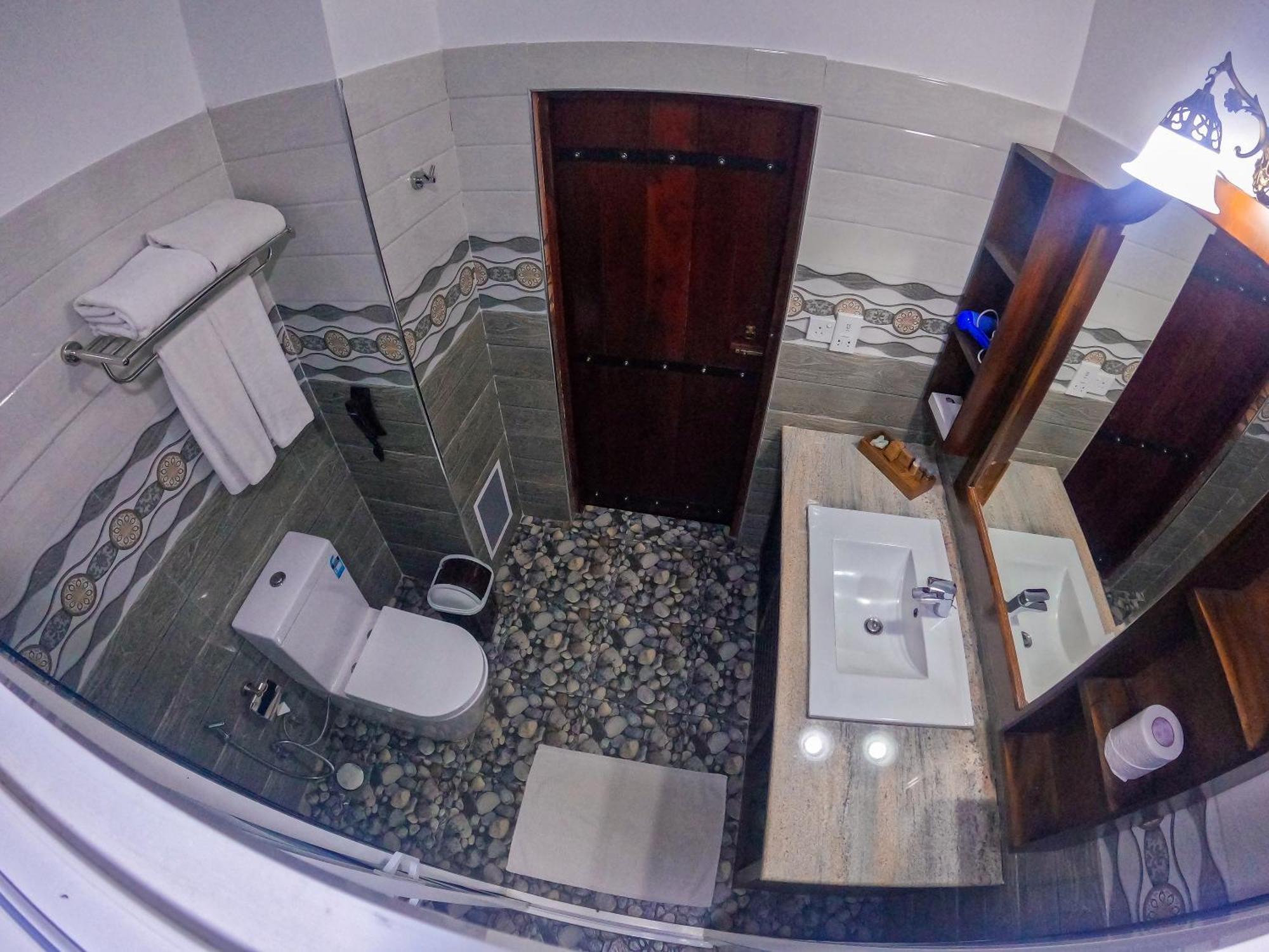 Centauria Wild Hotell Udawalawe Exteriör bild