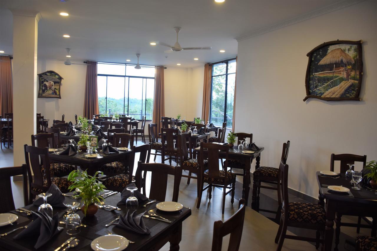 Centauria Wild Hotell Udawalawe Exteriör bild