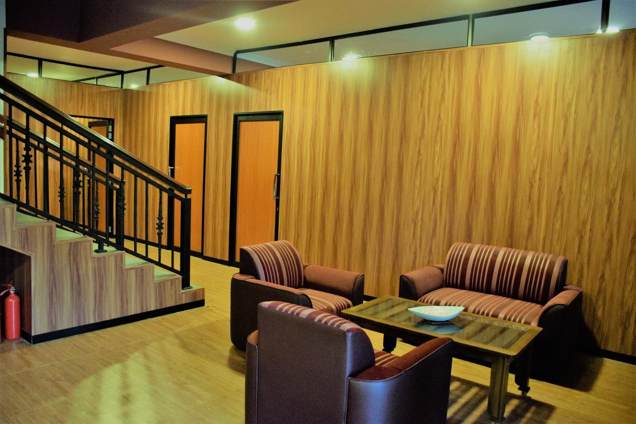 Centauria Wild Hotell Udawalawe Exteriör bild