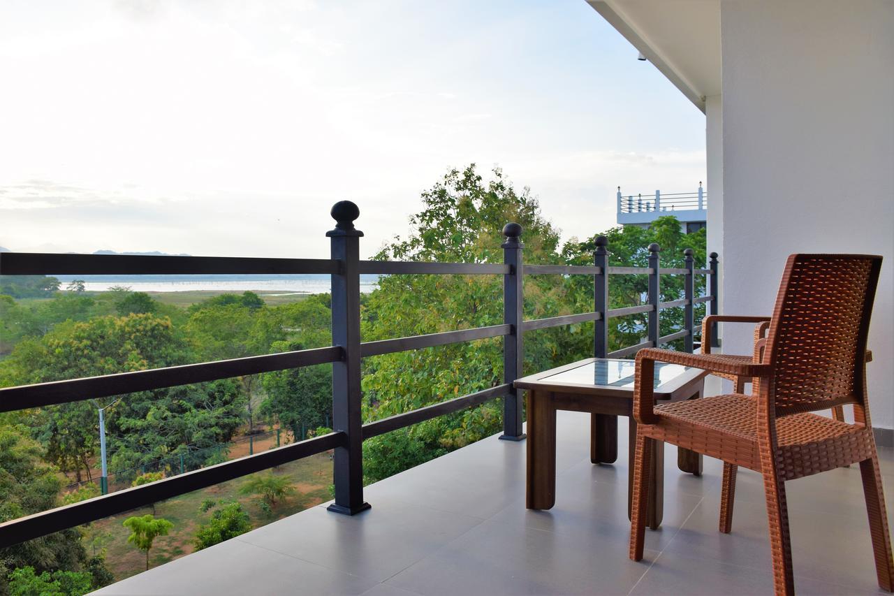 Centauria Wild Hotell Udawalawe Exteriör bild